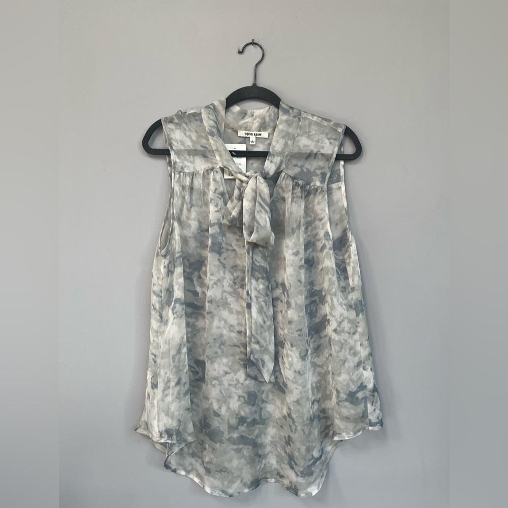 FREE NWT top (XL)